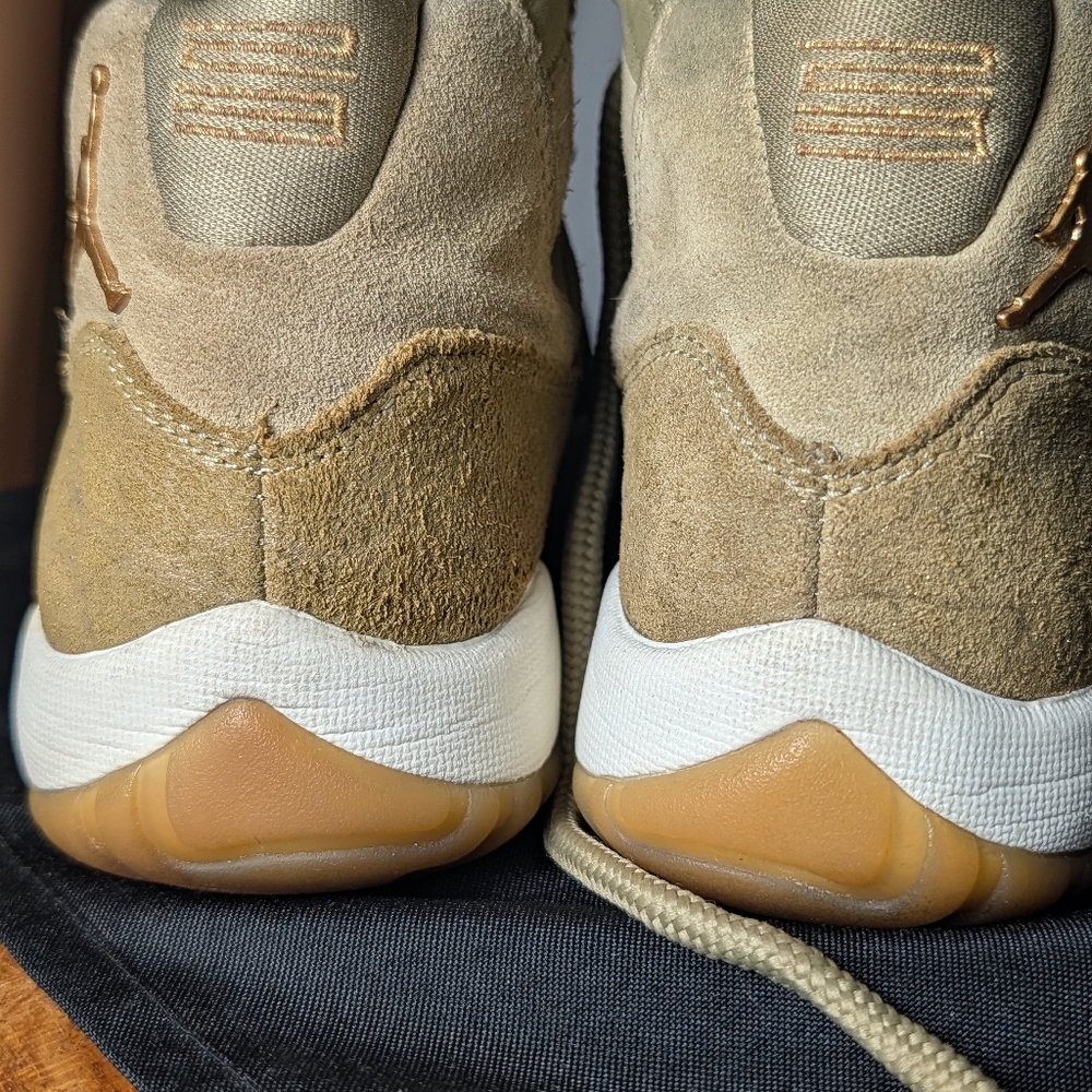 Women's Air Jordan 11 Retro "Neutral Olive" sneaker trainers Size 7(Women) - Picture 4 of 7